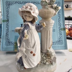Lladro Nina de Primavera - Rare
